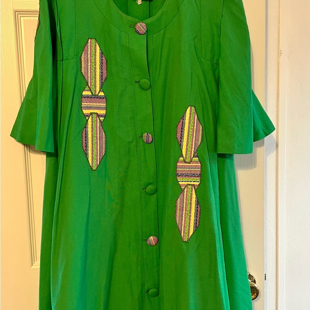 Elegant Green Dress with Patterned Accents